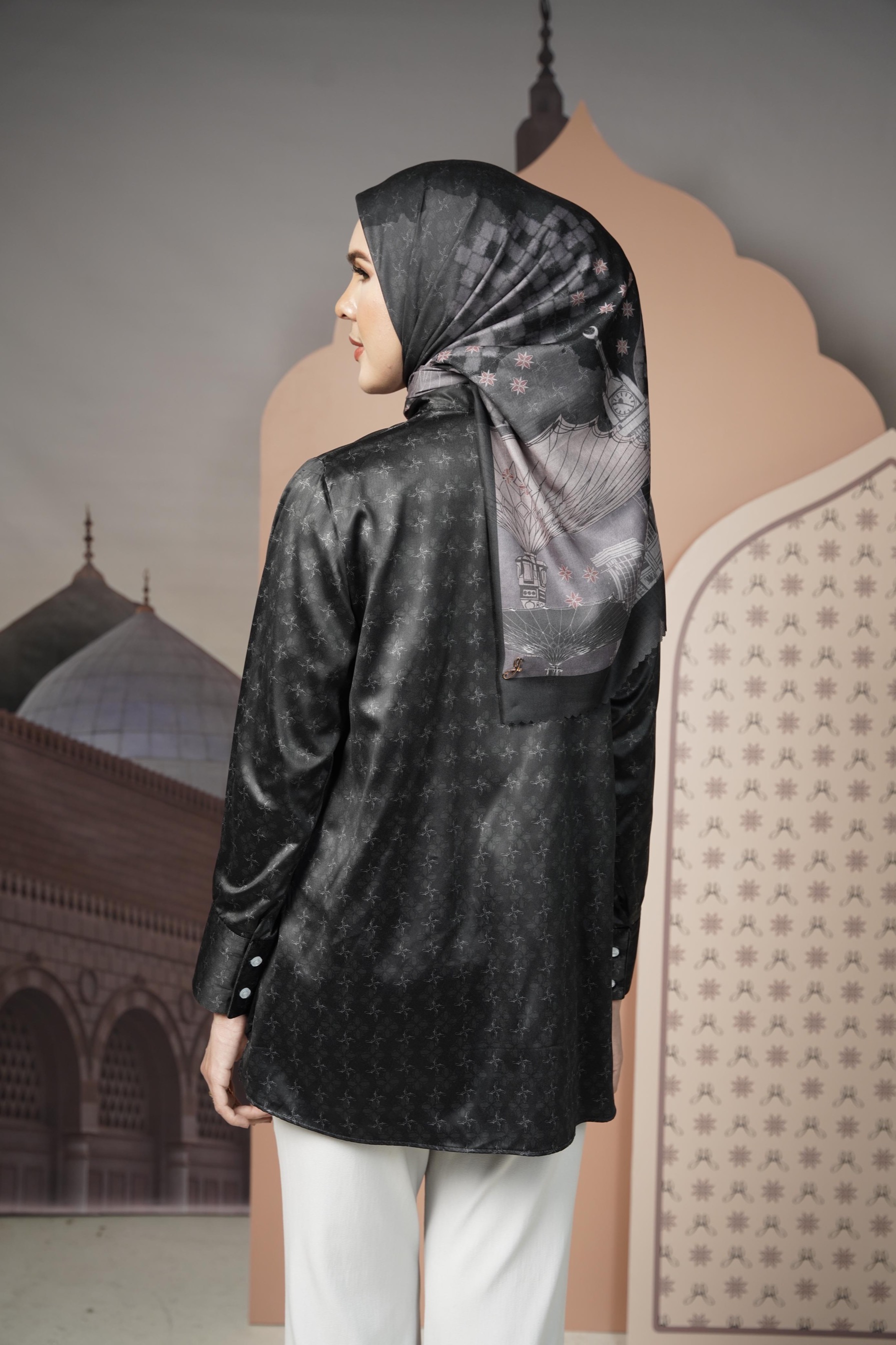 Madinah Scarf Black
