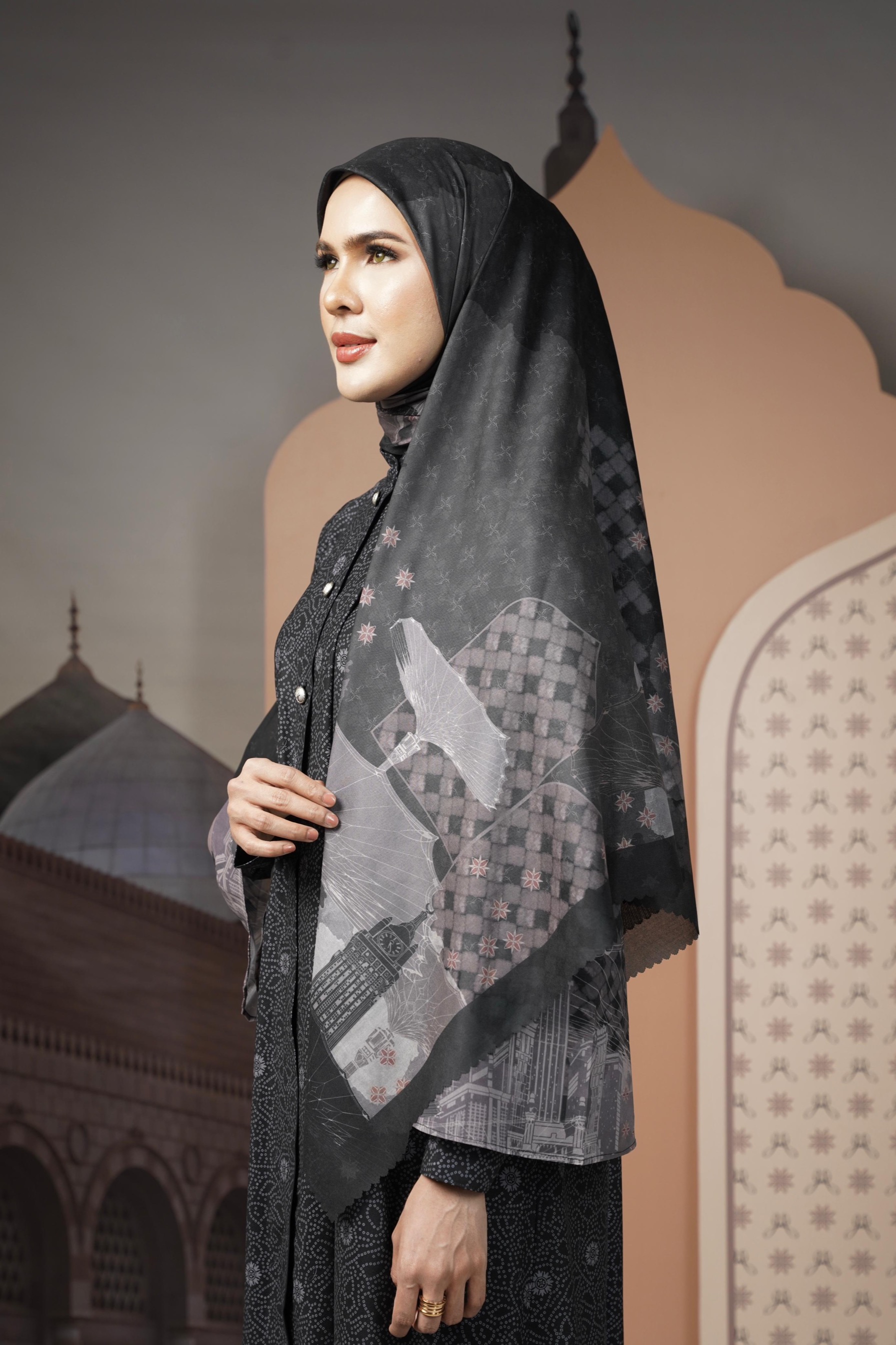 Madinah Scarf Black