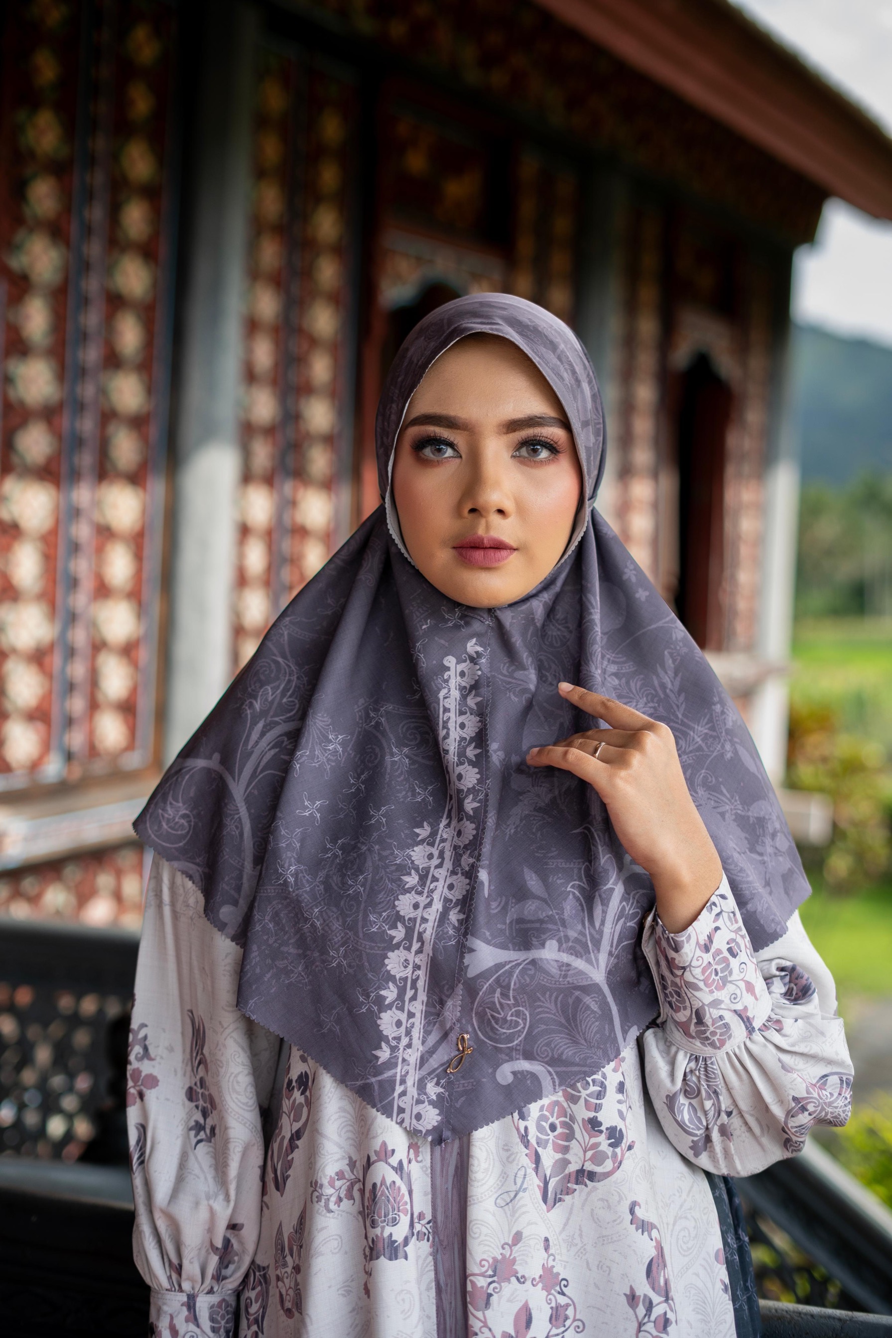 Sikambang Manih Bergo Arang 