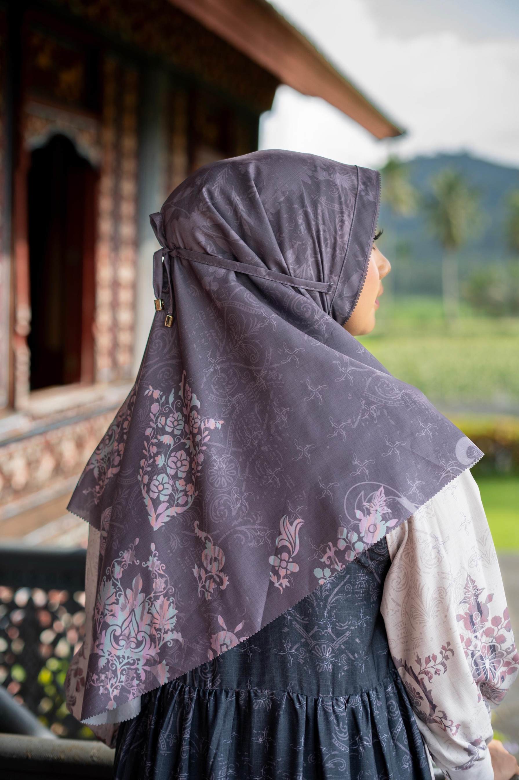 Sikambang Manih Bergo Arang 