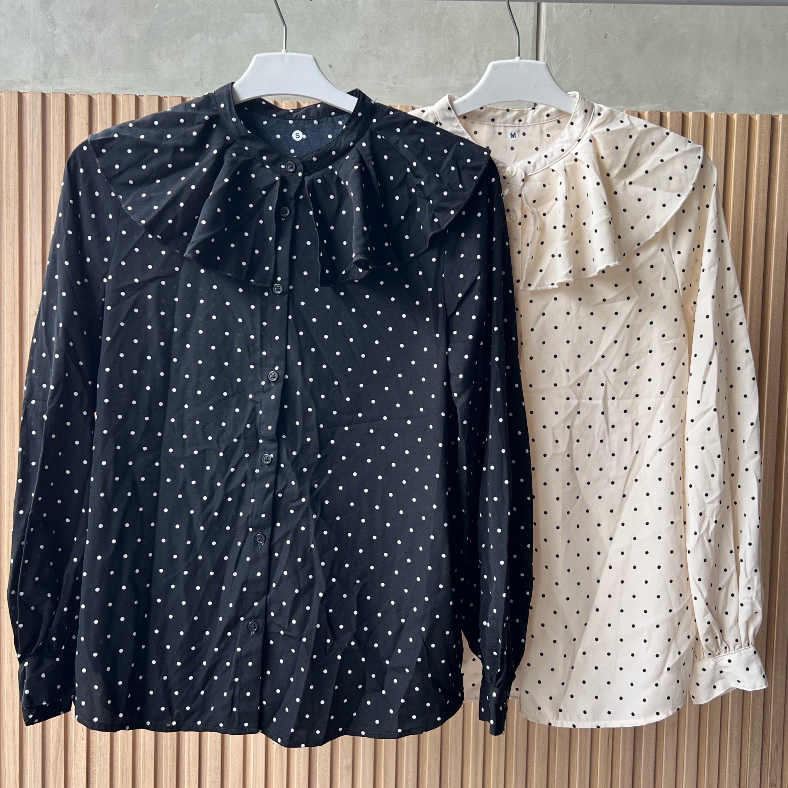 GU Uniqlo Women Colar Polka Blouse