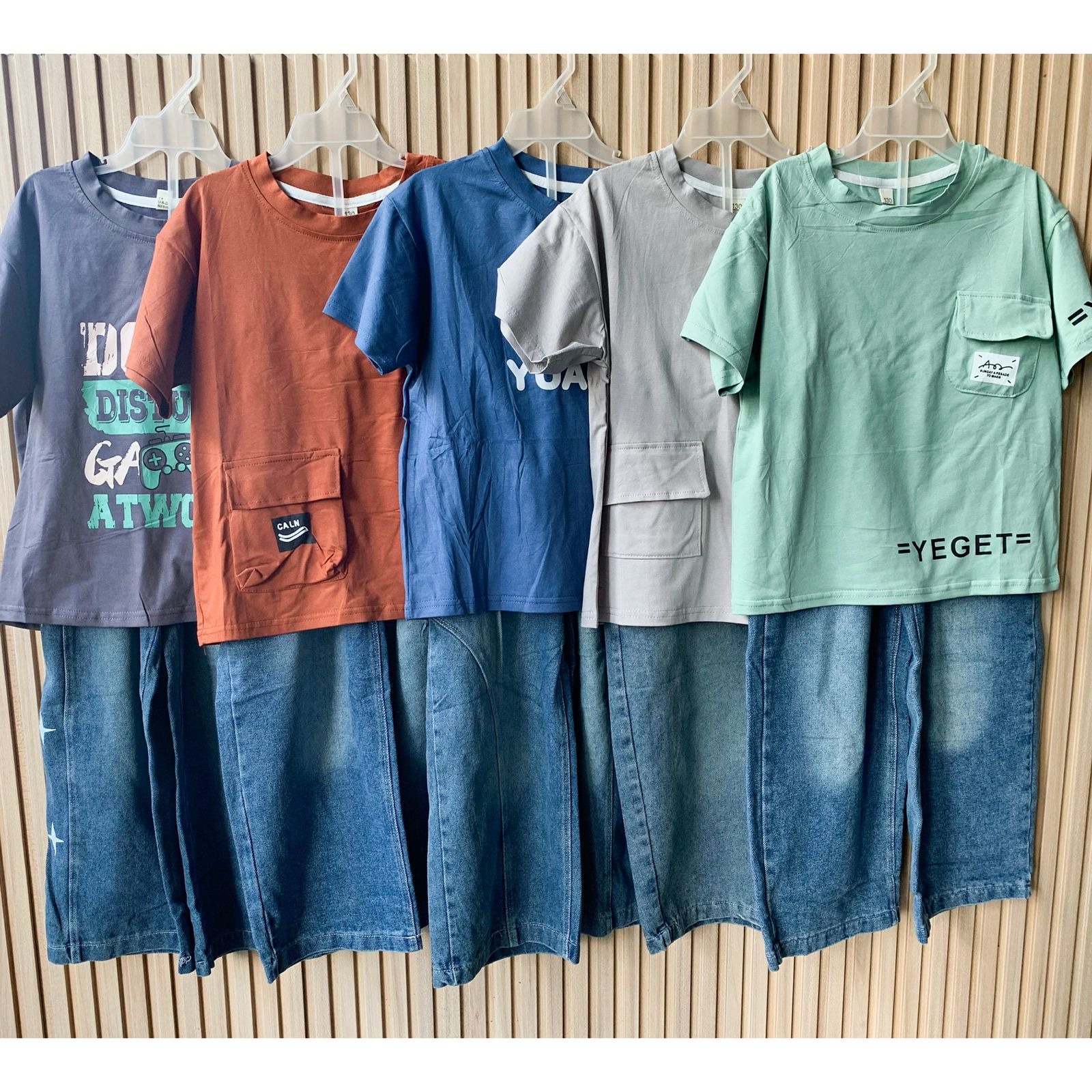 Setelan Kaos & Celana Jeans