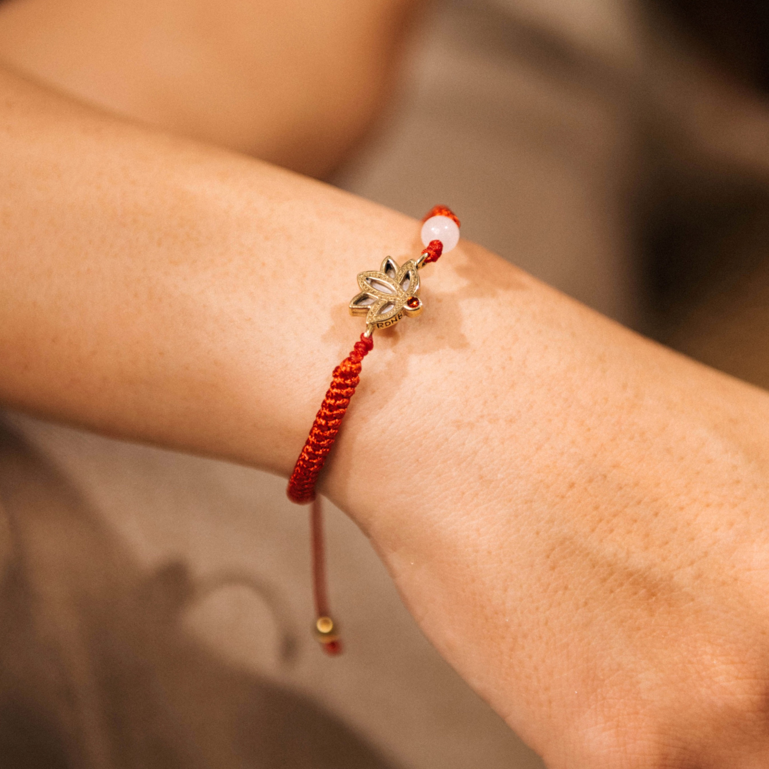 Red String - Lotus