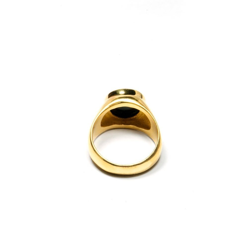 Round with Onyx Ring