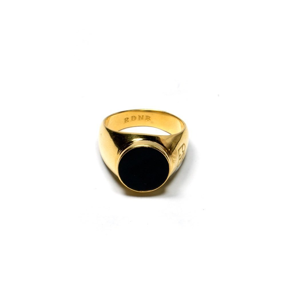 Round with Onyx Ring