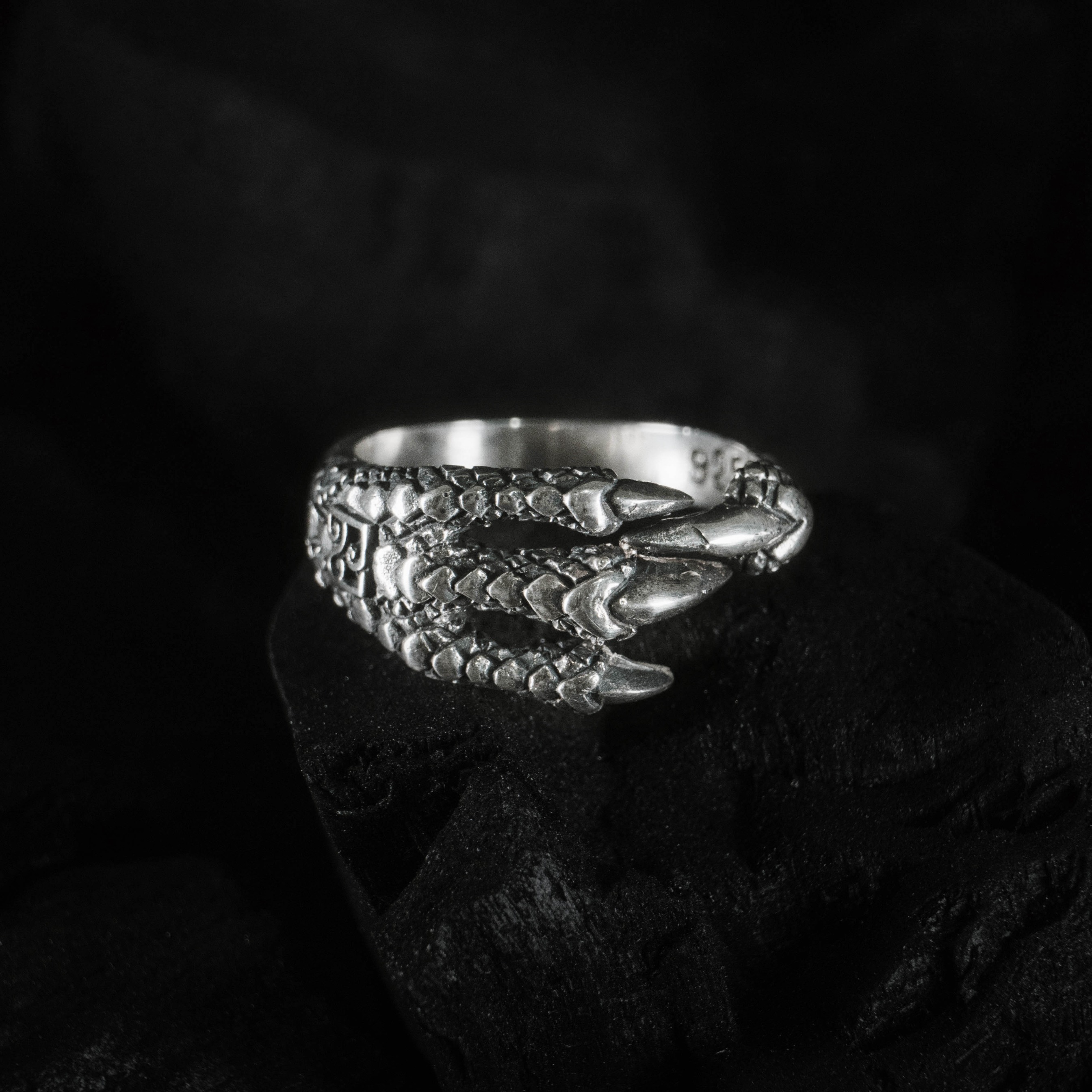 Cakar Ring