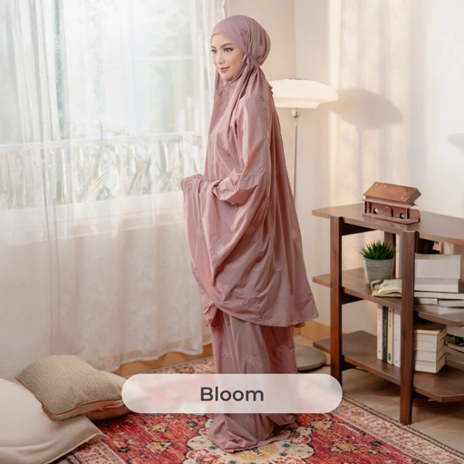 Image of Deyn Scarf - Sya Prayer Robe - Bloom