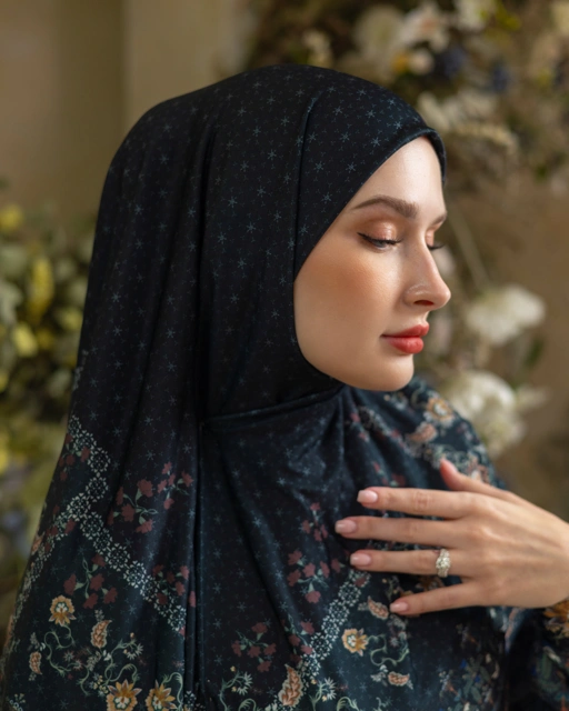 Image of Deyn Scarf - Nada Instan Scarf