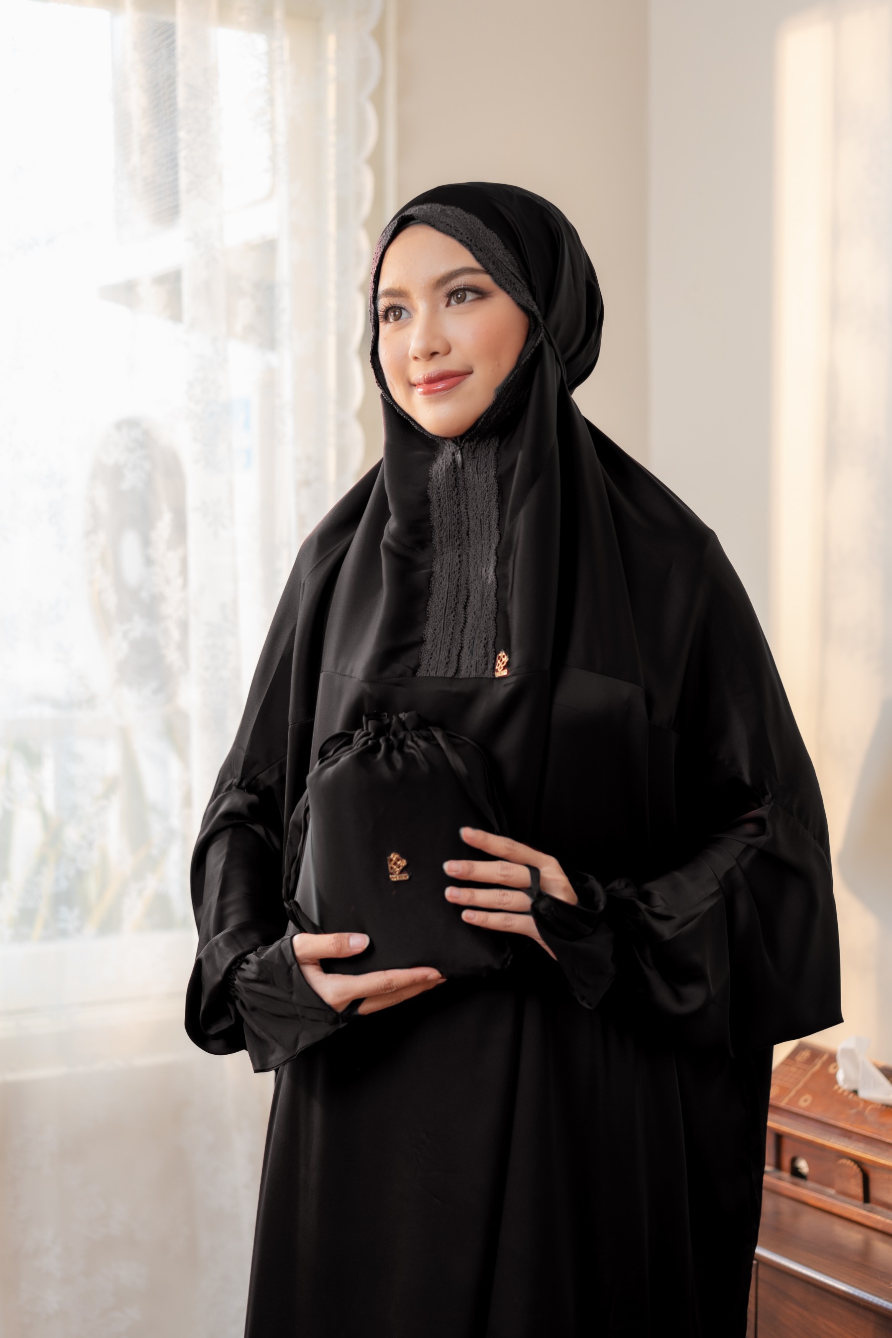 Deyn Scarf - Aida Prayer Robe - Black