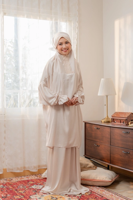 Image of Deyn Scarf - Aida Prayer Robe - Ivory