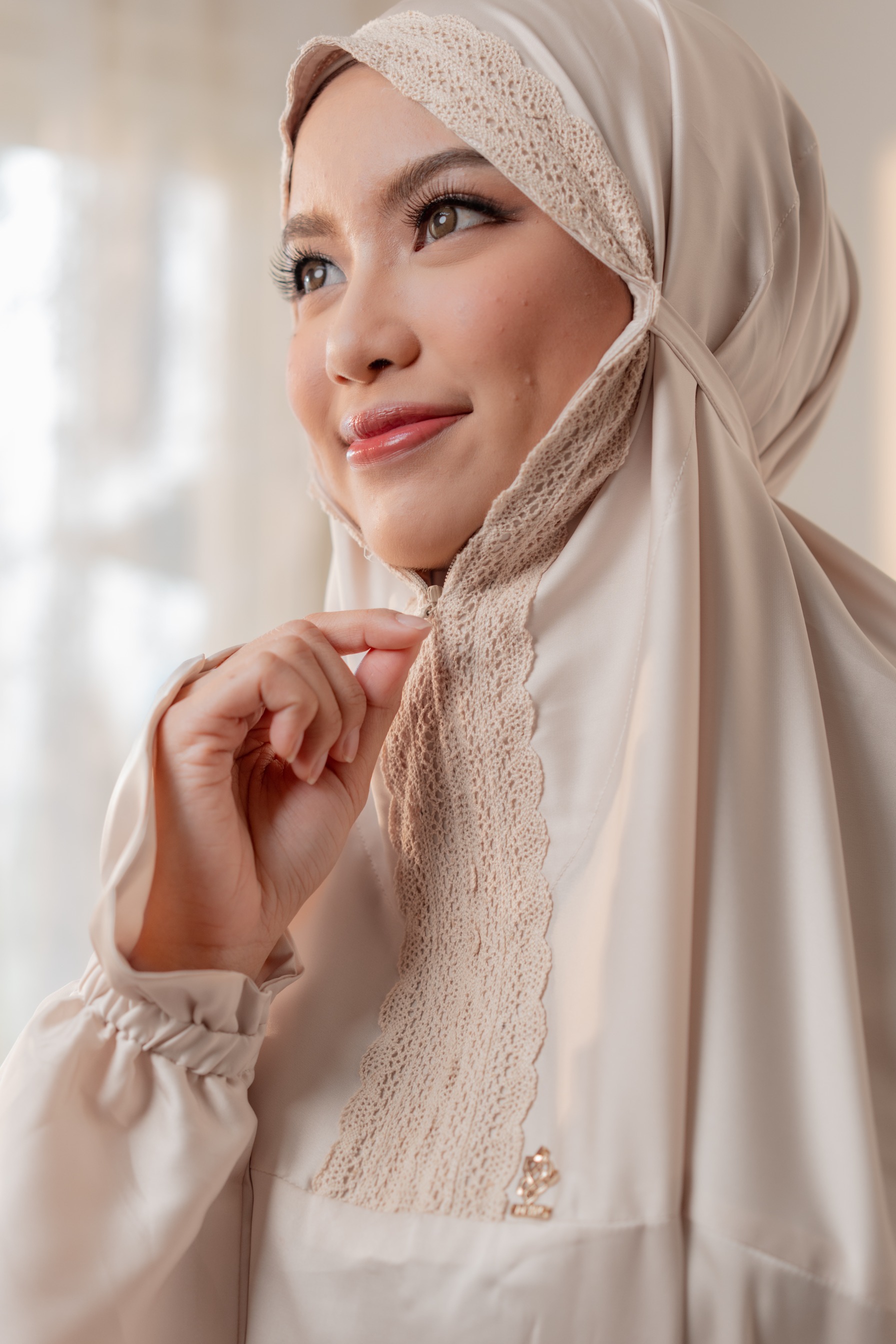 Deyn Scarf - Aida Prayer Robe - Ivory