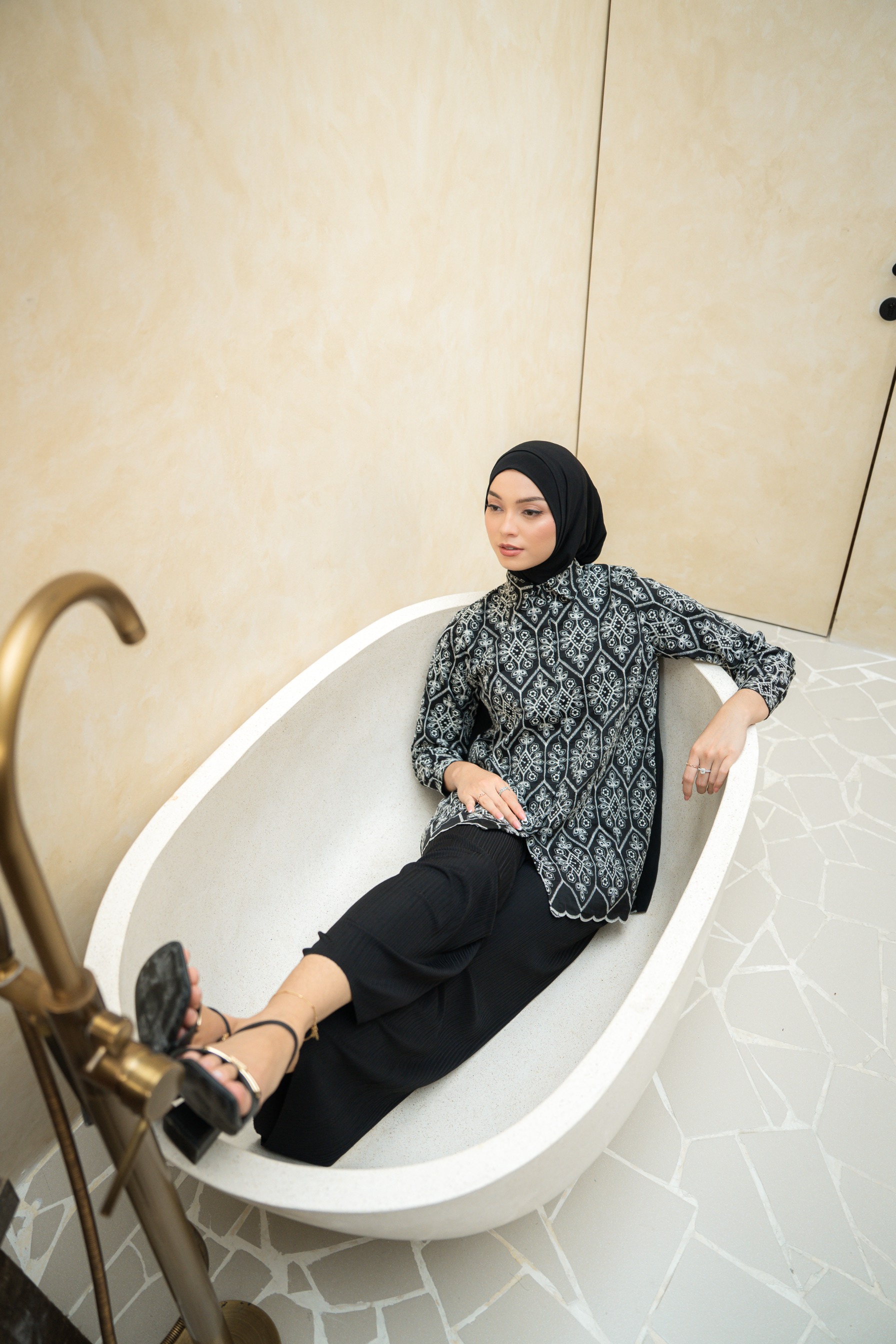 Deyn Scarf - Anara Shirt - Black