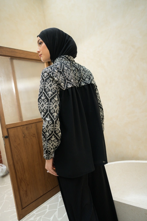 Image of Deyn Scarf - Anara Shirt - Black