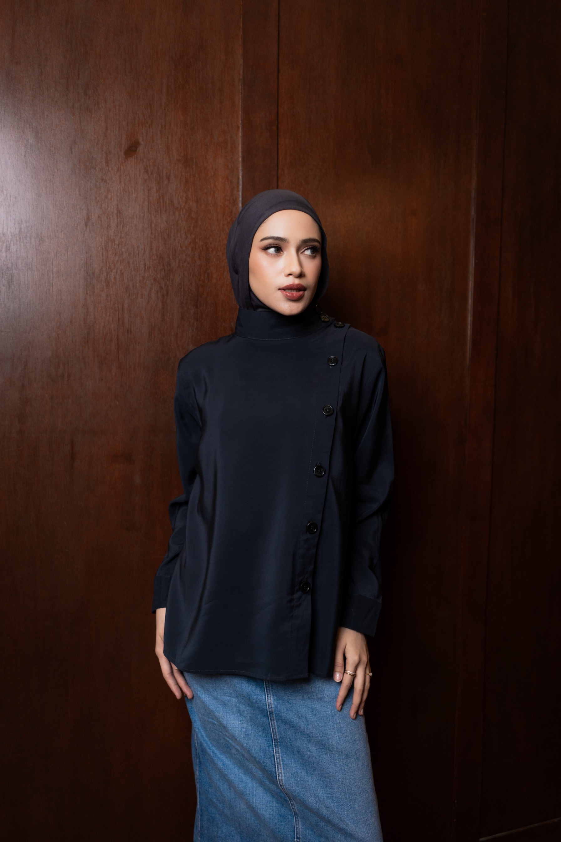 DEYN SCARF - Nava High Neck Top - Navy