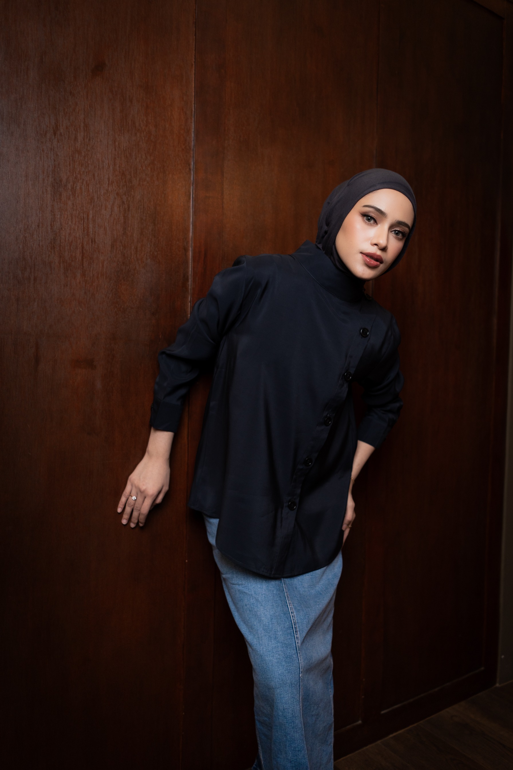 DEYN SCARF - Nava High Neck Top - Navy