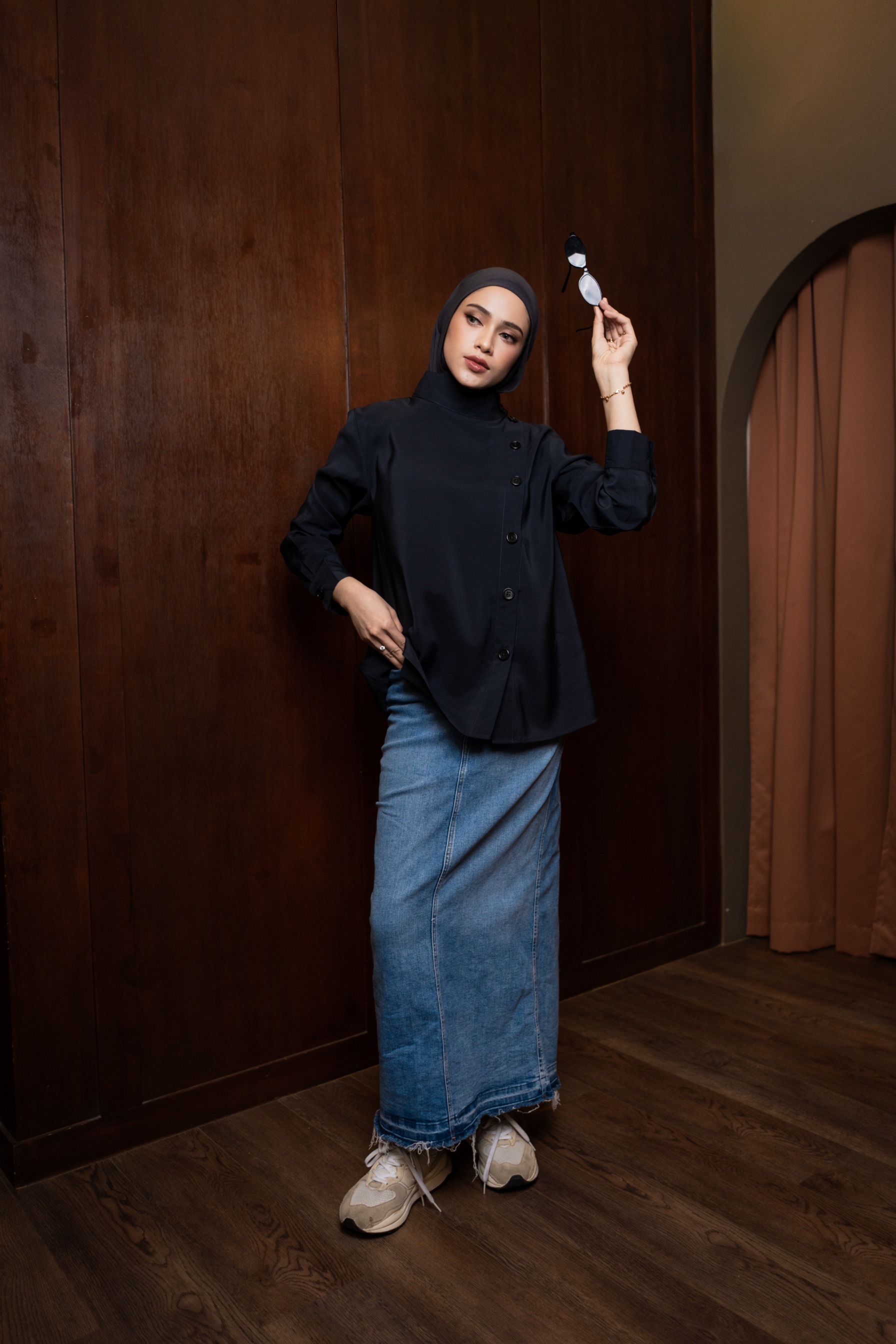 DEYN SCARF - Nava High Neck Top - Navy
