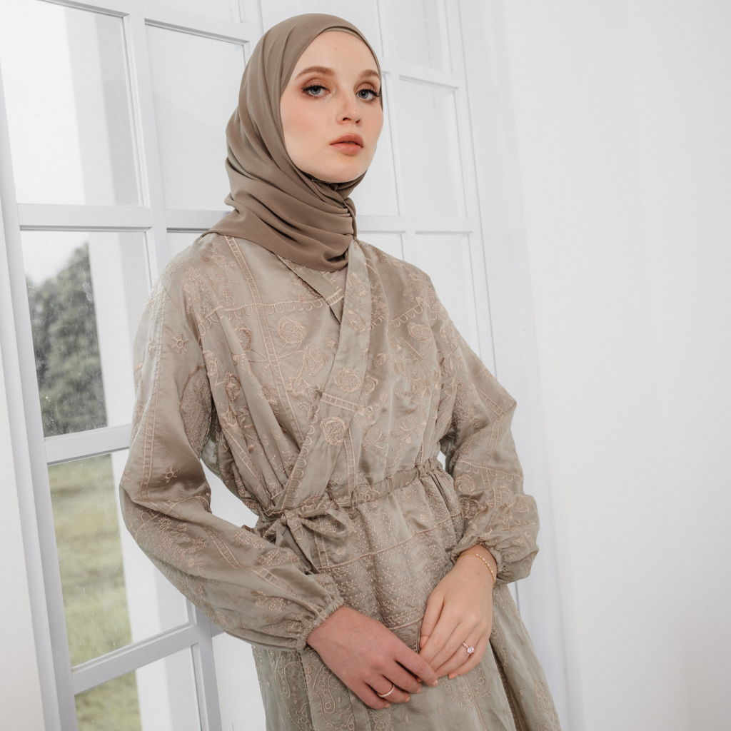 Deyn Scarf - Sara Embroidery Dress - Classic