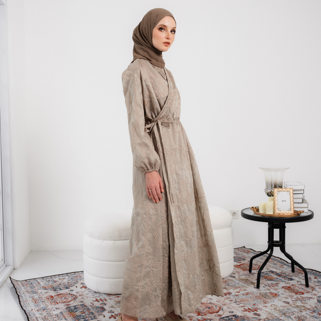 Deyn Scarf - Sara Embroidery Dress - Classic