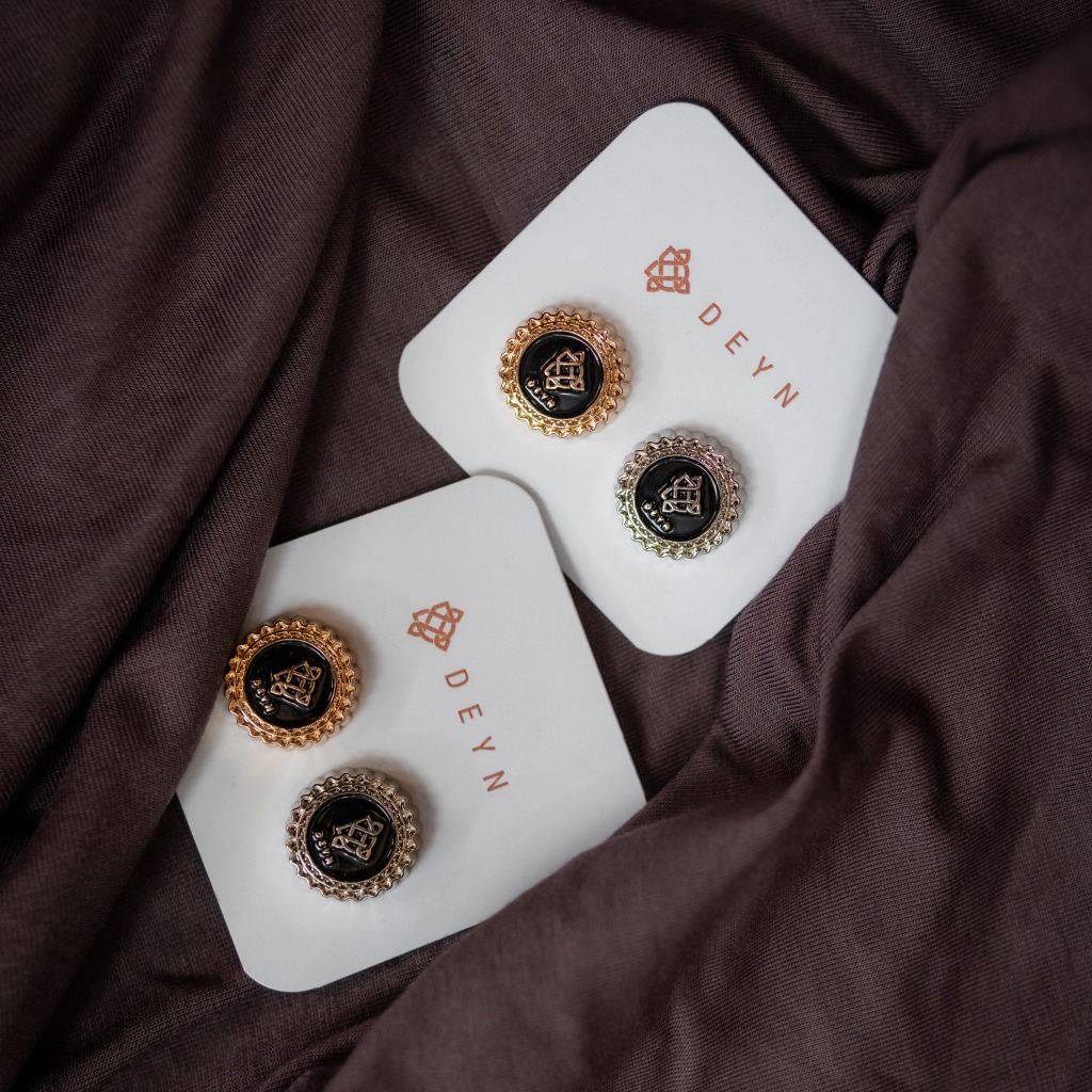 Deyn Scarf - Ziv Magnetic Brooch