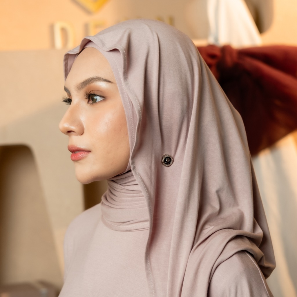 Deyn Scarf - Ziv Magnetic Brooch