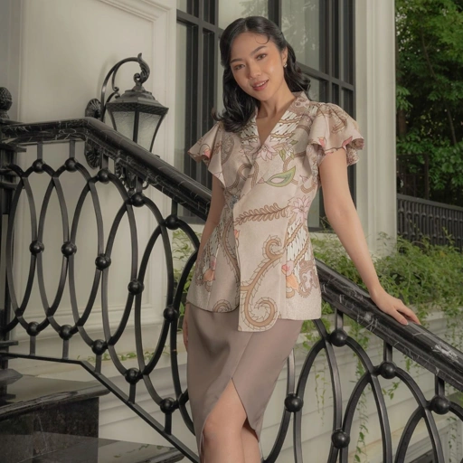 Image of Contenance - Velin Top