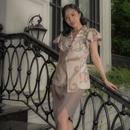 Image of Contenance - Velin Top