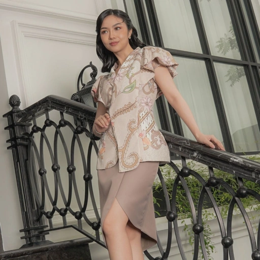 Image of Contenance - Velin Top