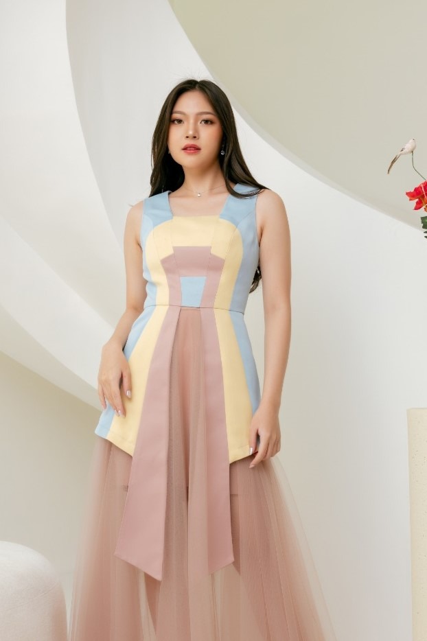 Paradise Finch Top
