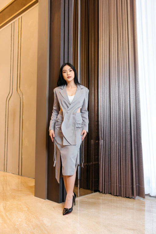 Image of Surin - Louwy Crop Top Blazer Wanita | Dark Brown , Grey