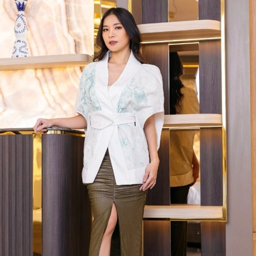 Image of Leisure Rihana Sakura Outer