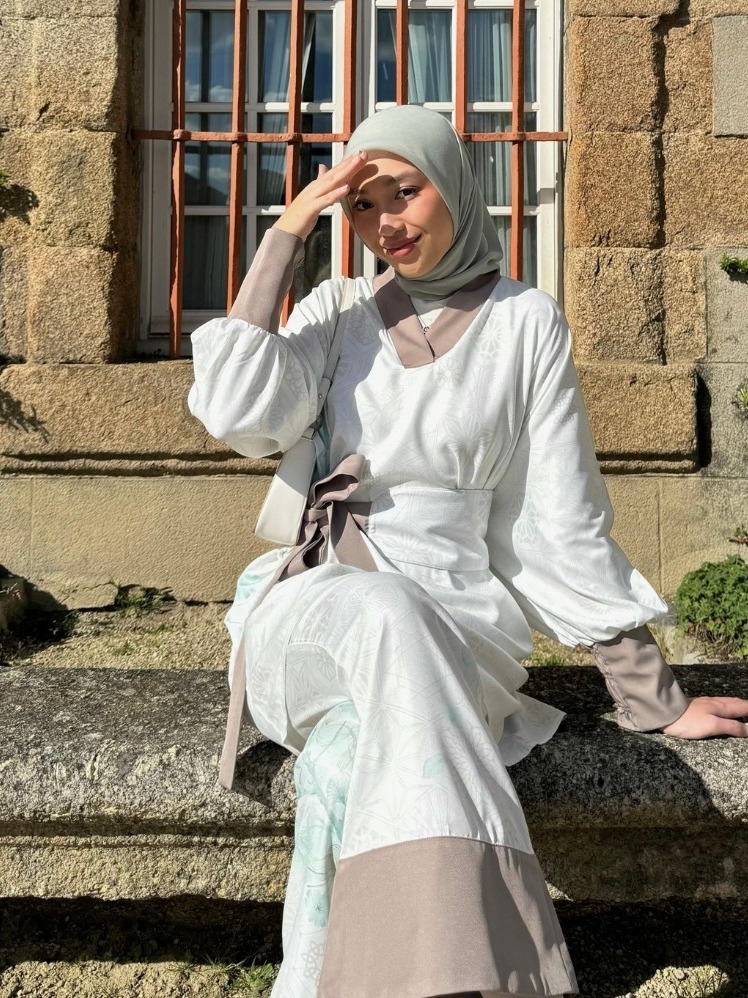 Image of Pristin Maryam Set