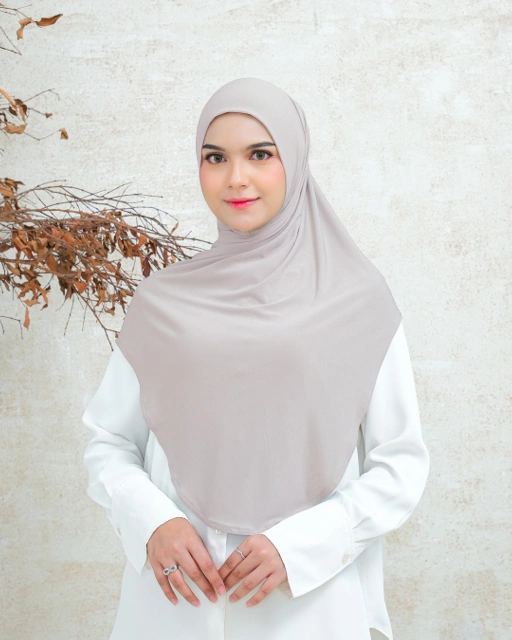 Image of Khansa Bergo Sand