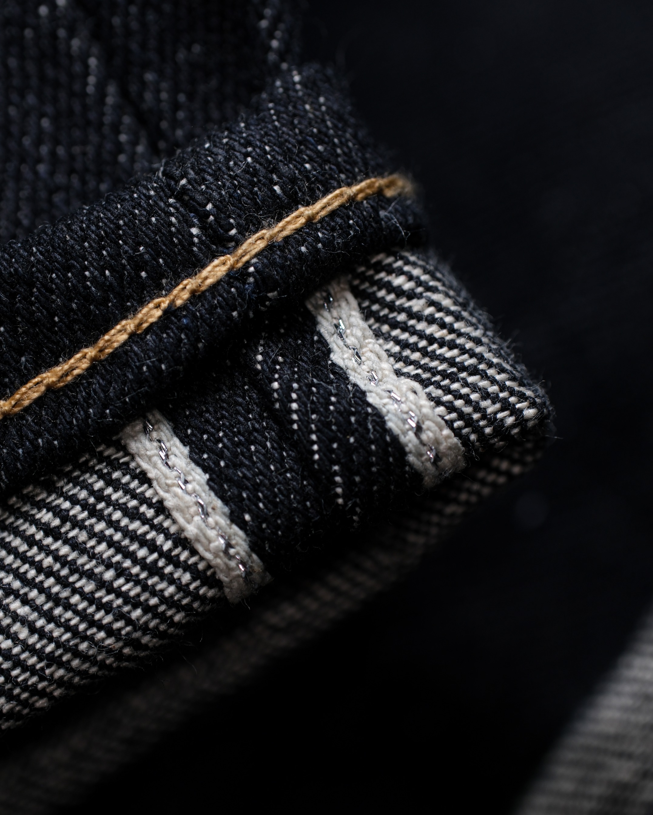 Bluesates Raw Selvedge Denim - Twin Tiger 14.75 oz Classic sanforized Dark Indigo red line selvedge jeans Slim straight & slimfit cut