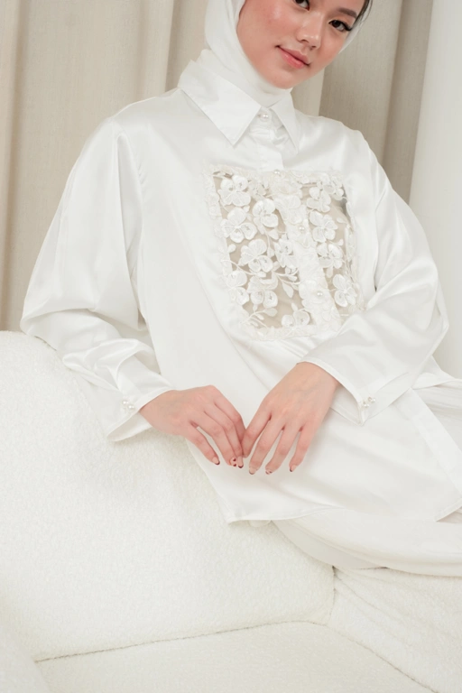Image of ELLEN Shirt in Broken White - Darlene Series