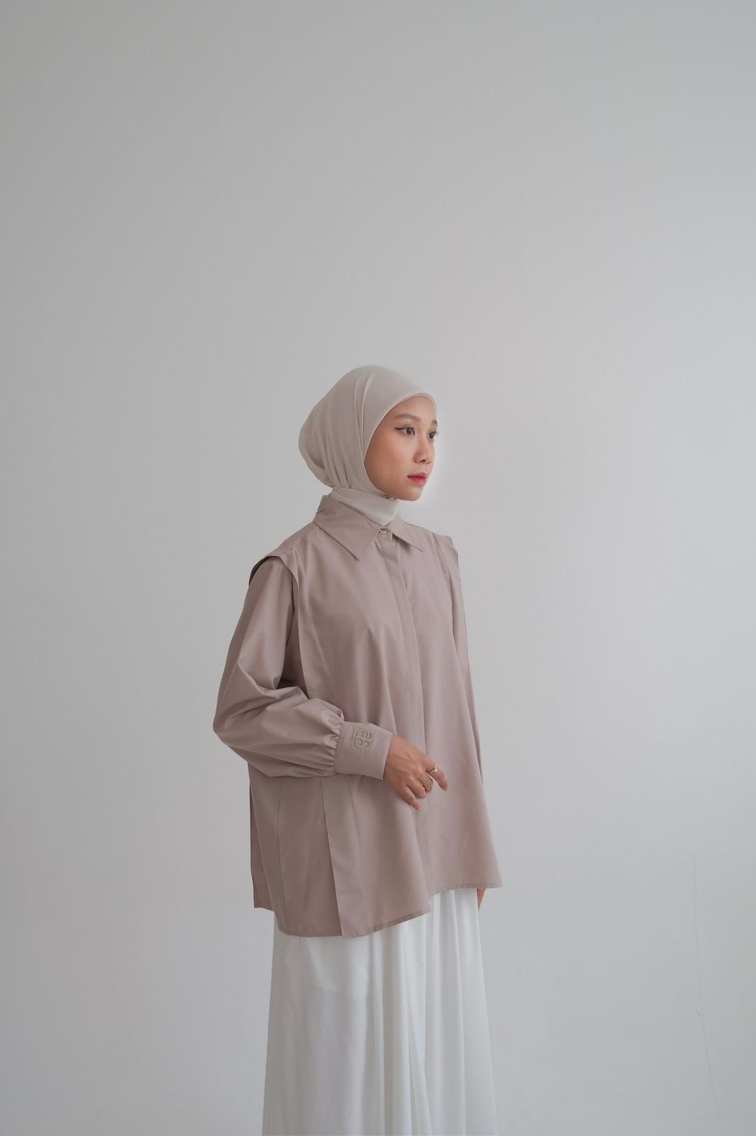 LOLA Shirt Vol 2 - Taupe