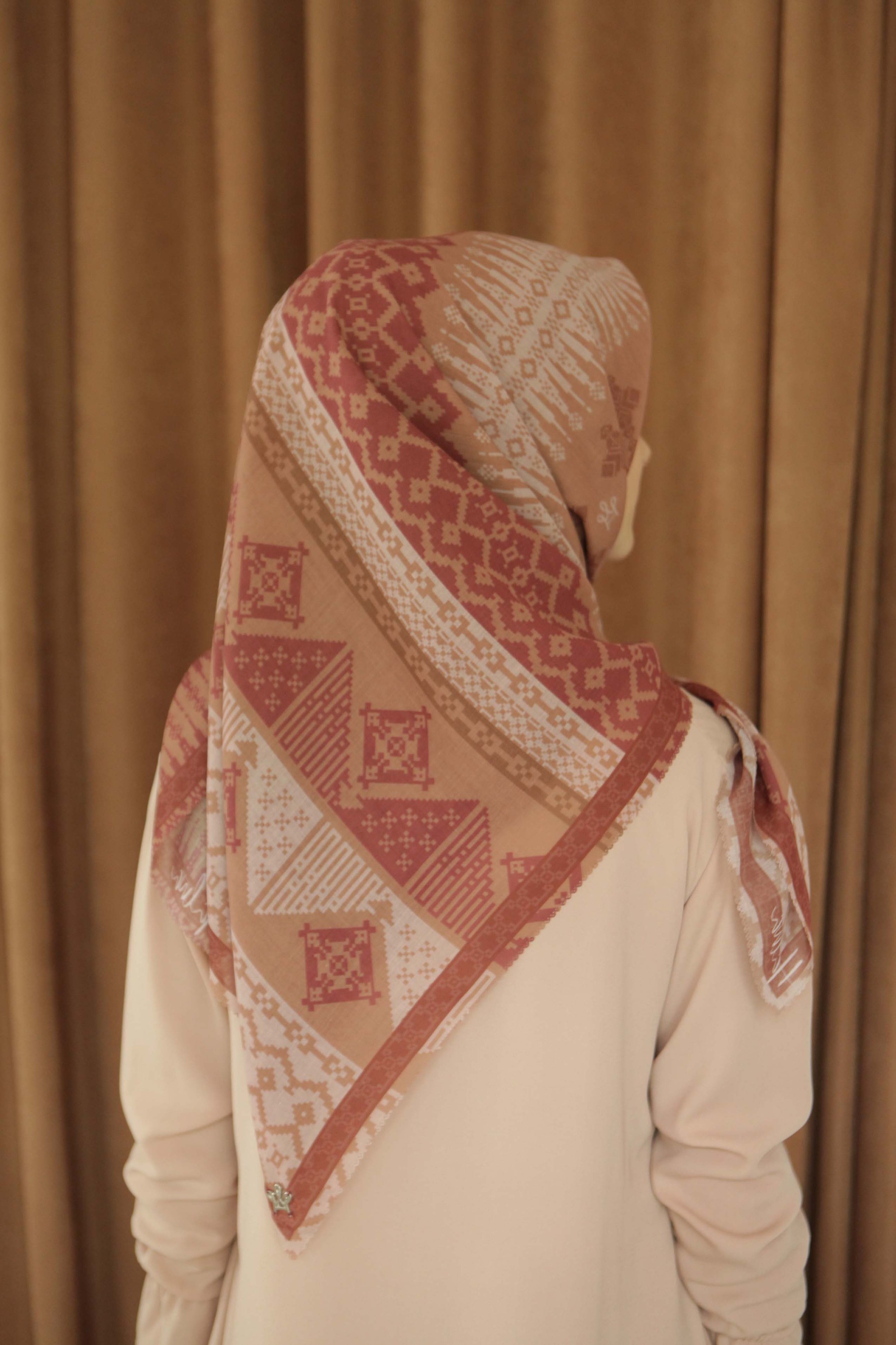 Halwa Scarf Songket Brick