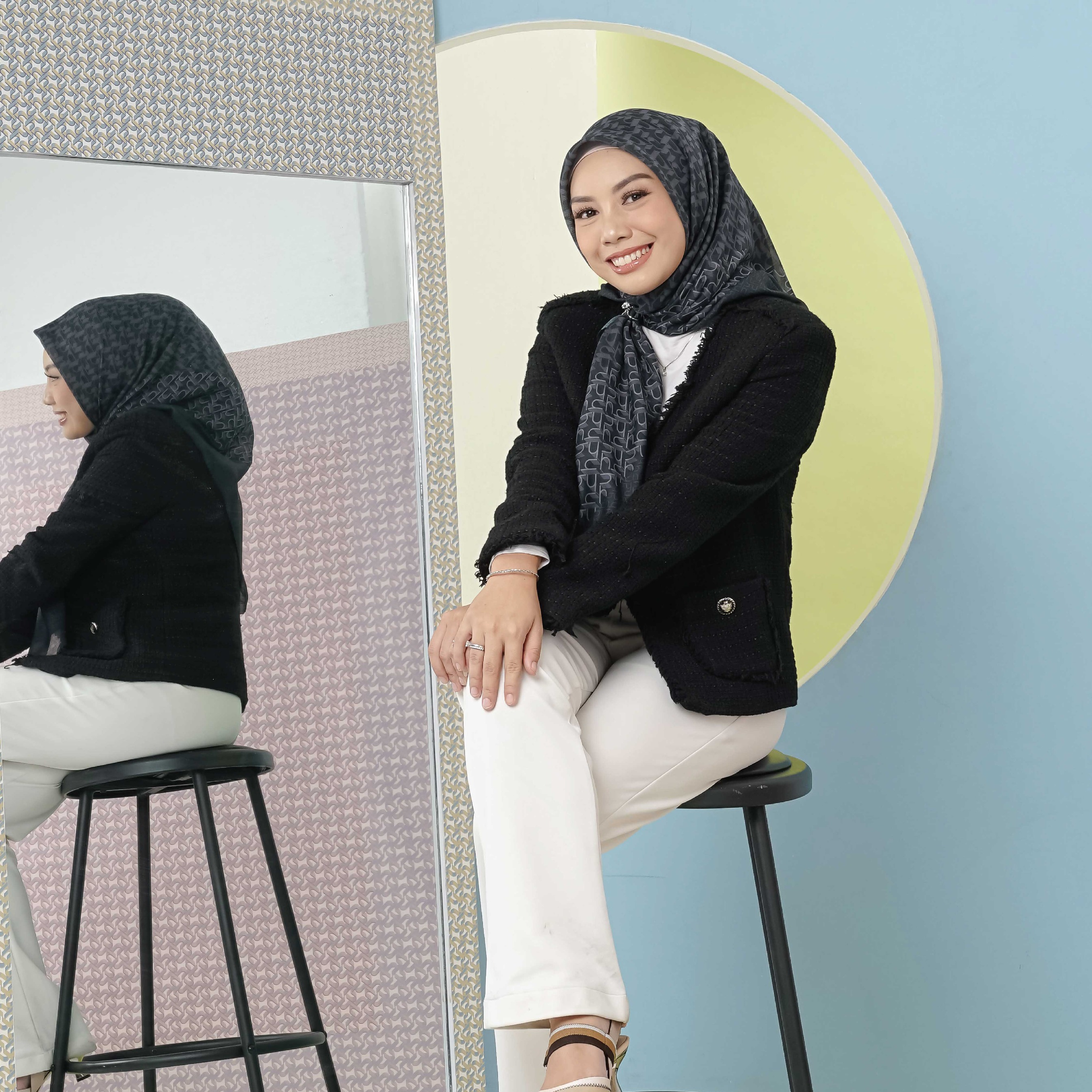 Halwa Scarf Monogram Jubilee Black