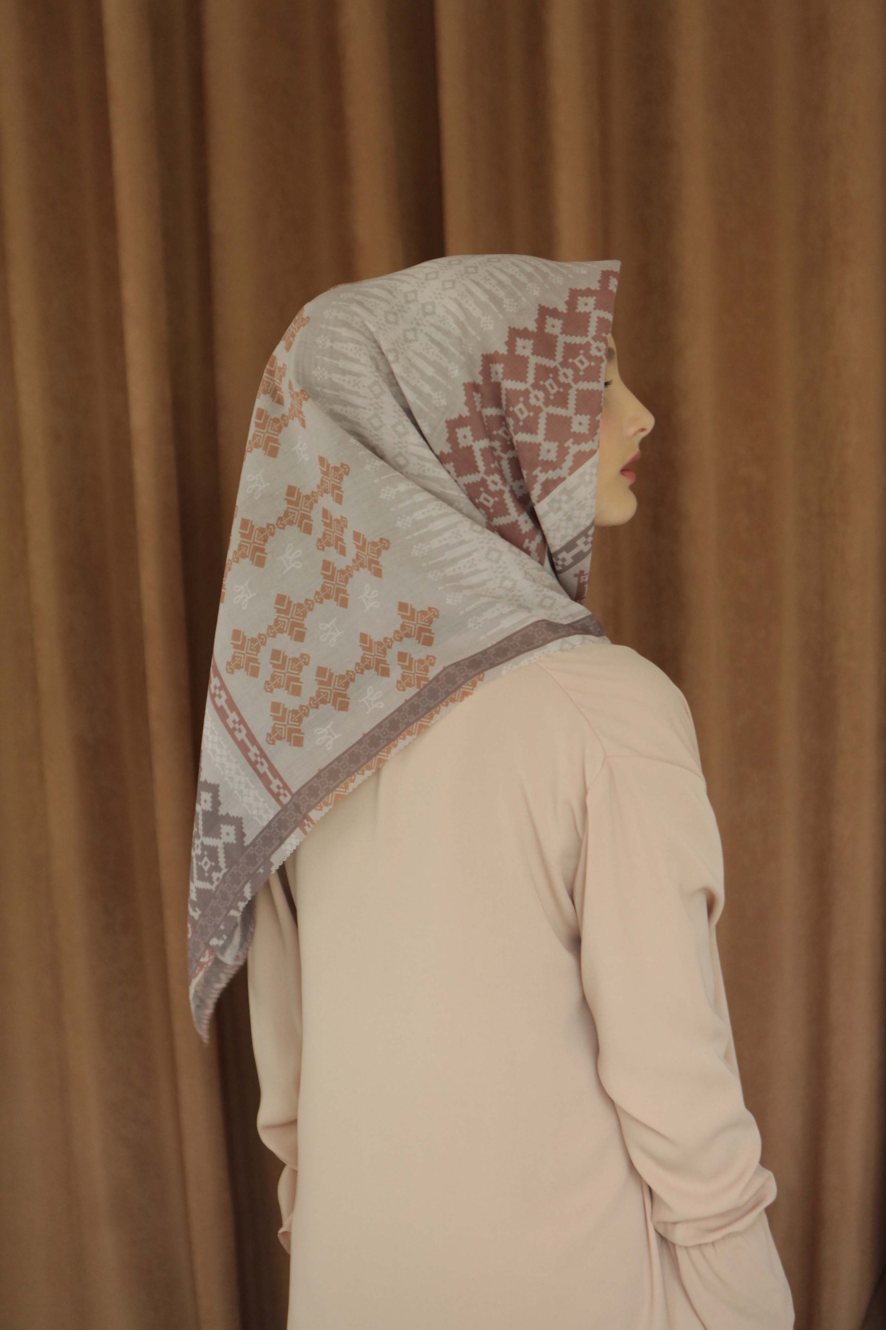 Halwa Scarf Songket Chesnut