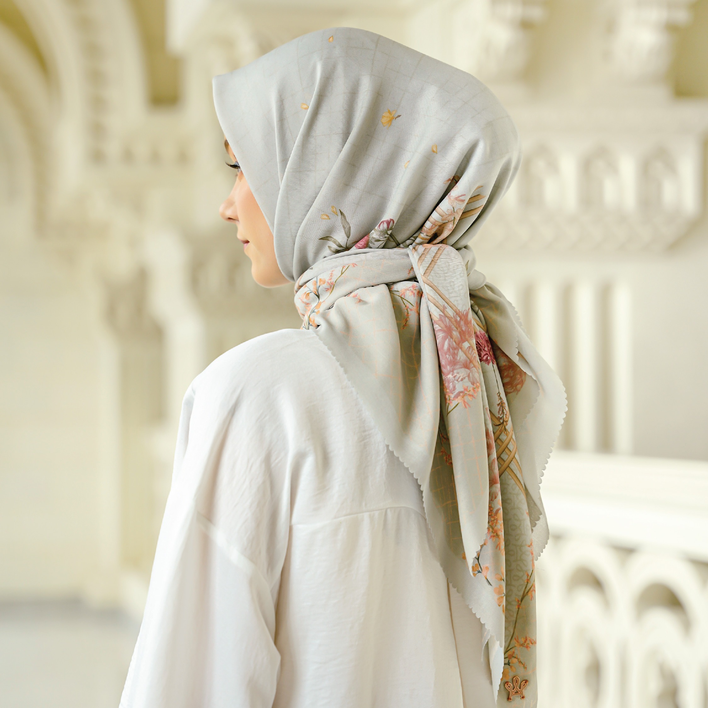 Halwa Scarf Flower Field Misty Green