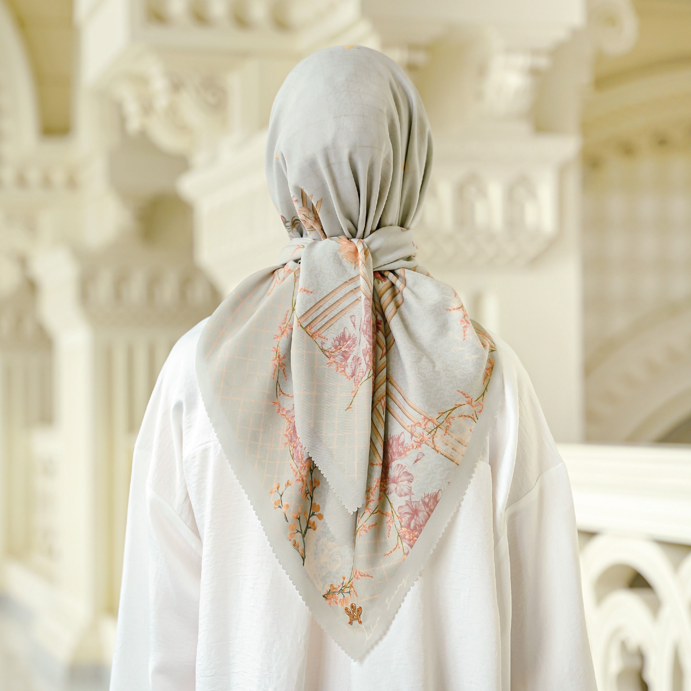 Halwa Scarf Flower Field Misty Green