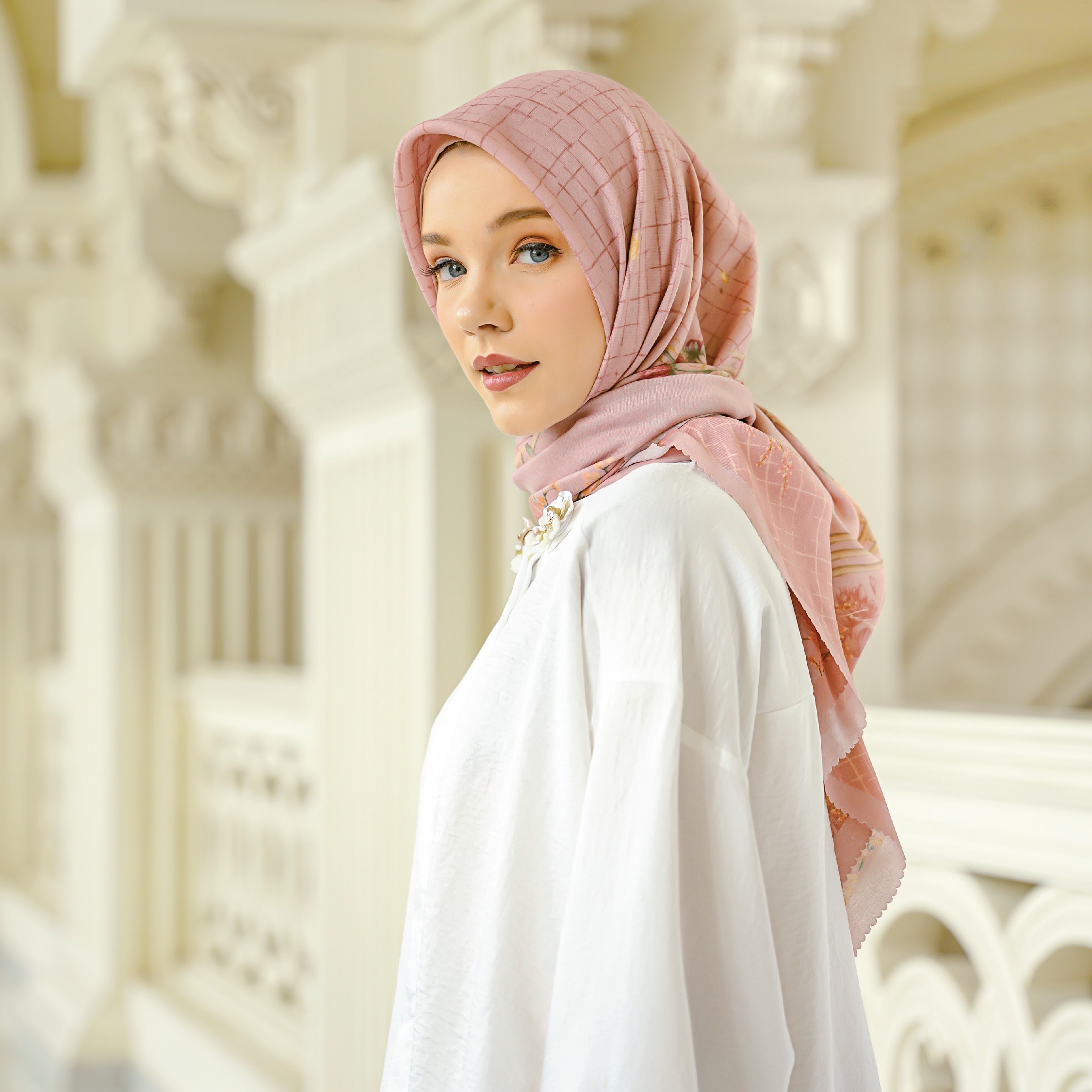 Halwa Scarf Flower Field Peach Beige