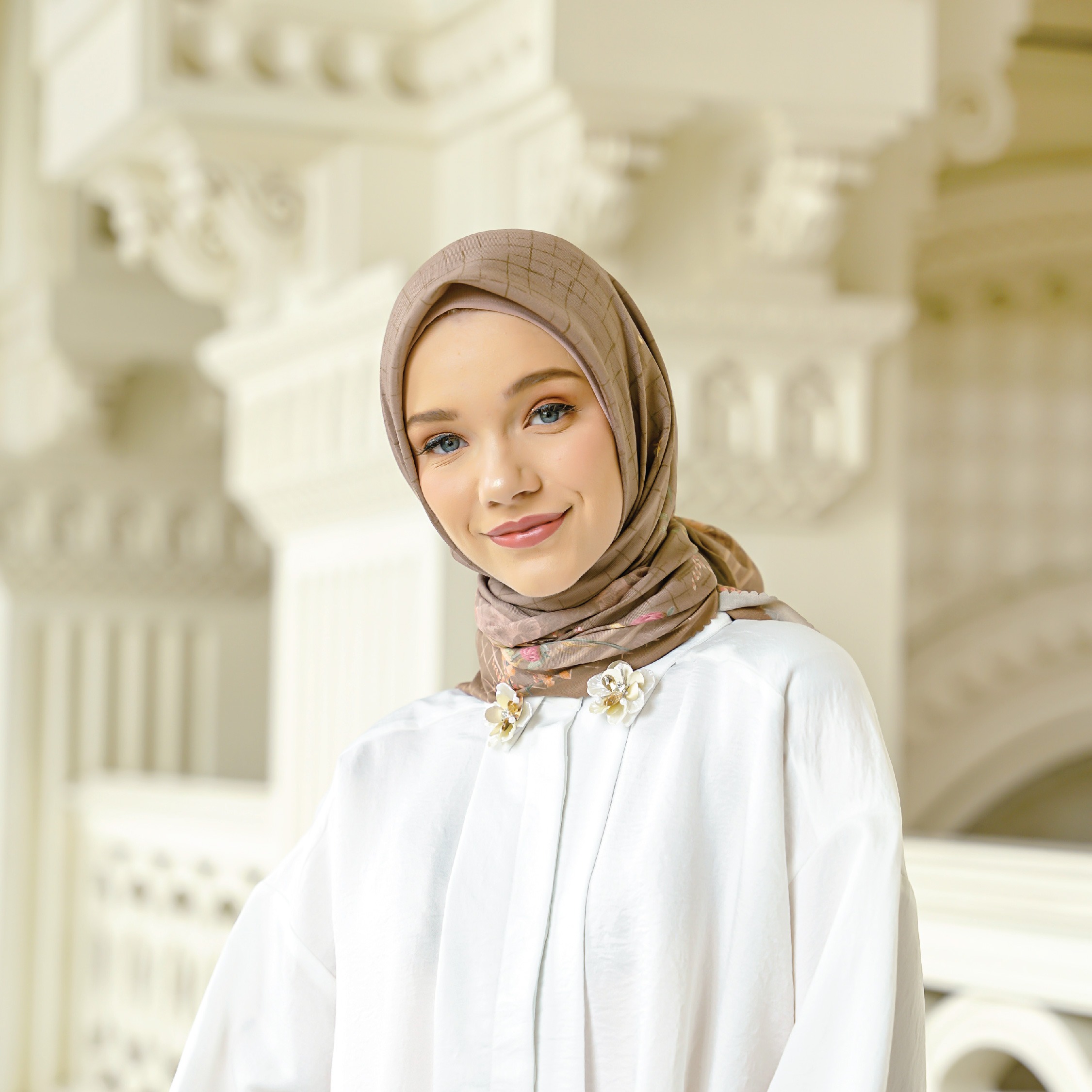 Halwa Scarf Flower Field Pine Wood
