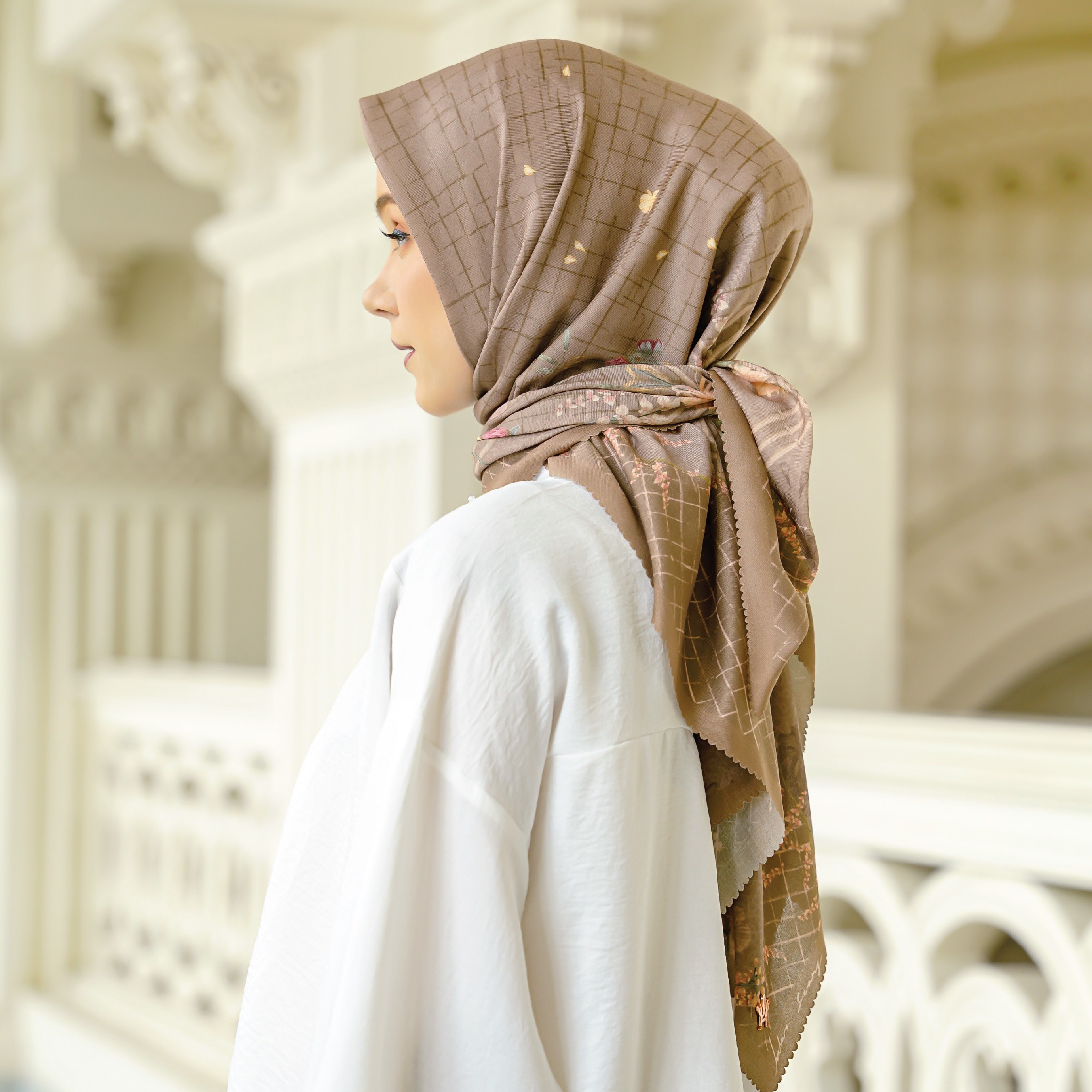 Halwa Scarf Flower Field Pine Wood
