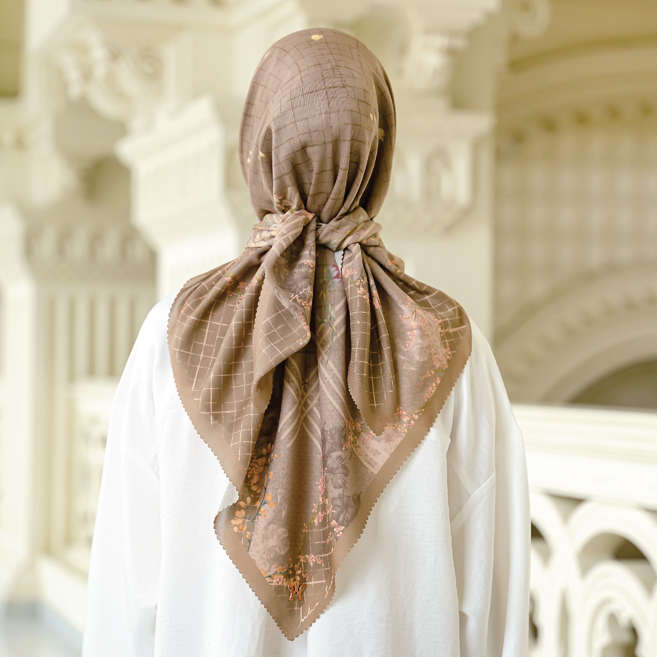 Halwa Scarf Flower Field Pine Wood