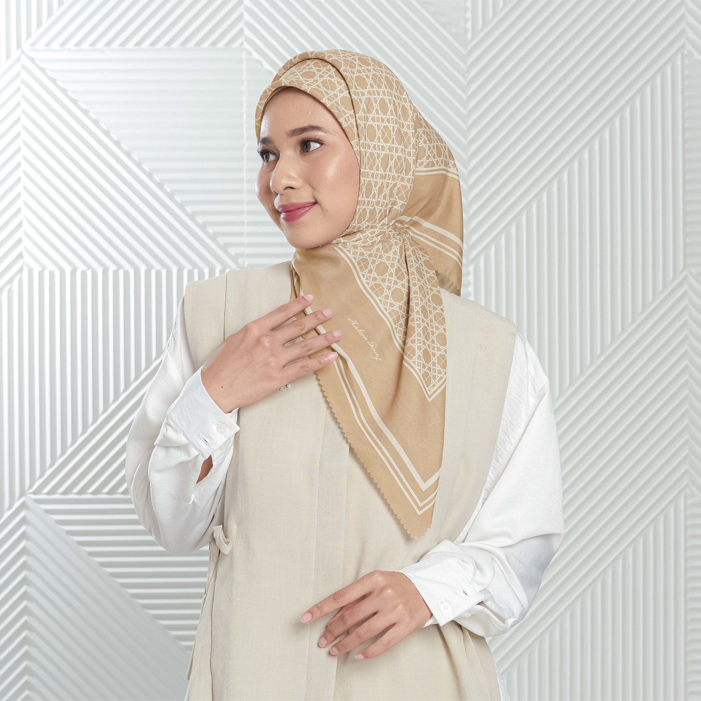 Halwa Scarf Anyaman Creme