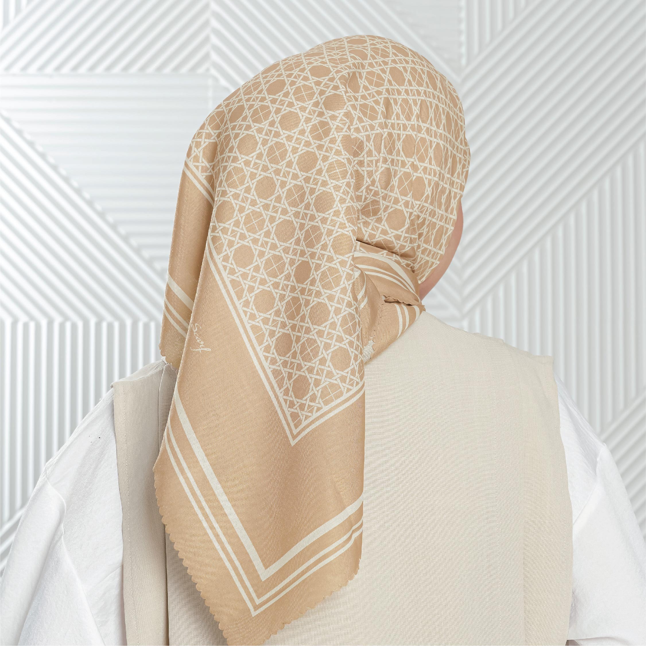 Halwa Scarf Anyaman Creme