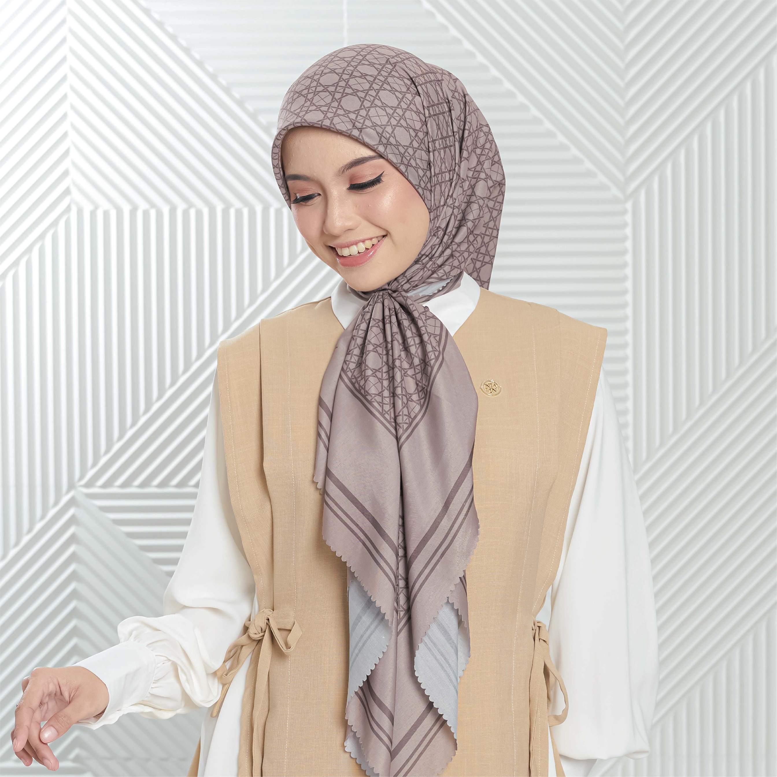 Halwa Scarf Anyaman Dark Brown