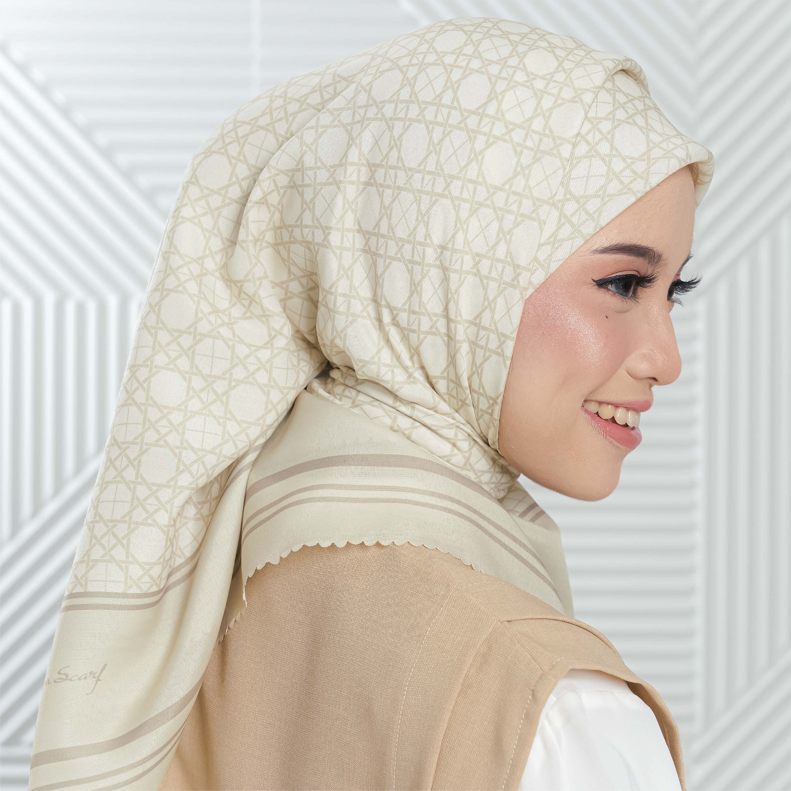 Halwa Scarf Anyaman Ivory