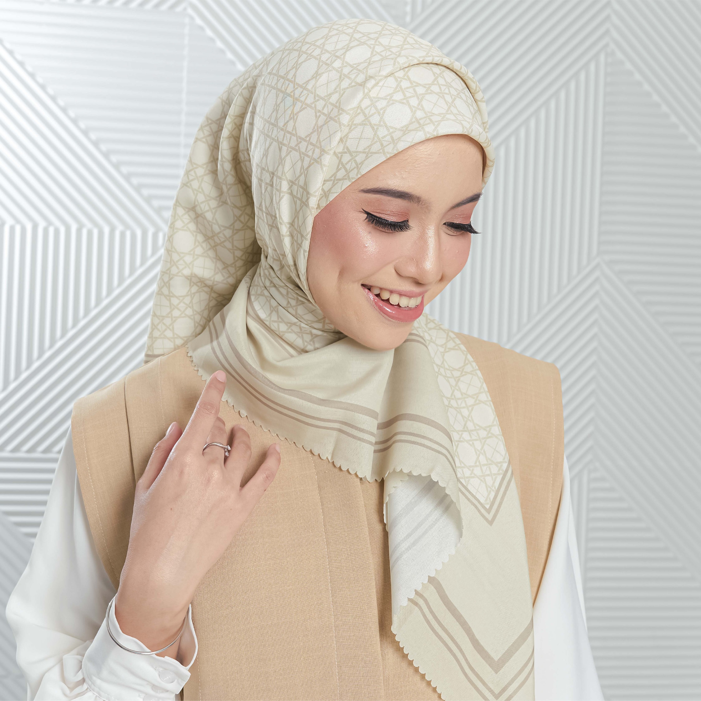 Halwa Scarf Anyaman Ivory
