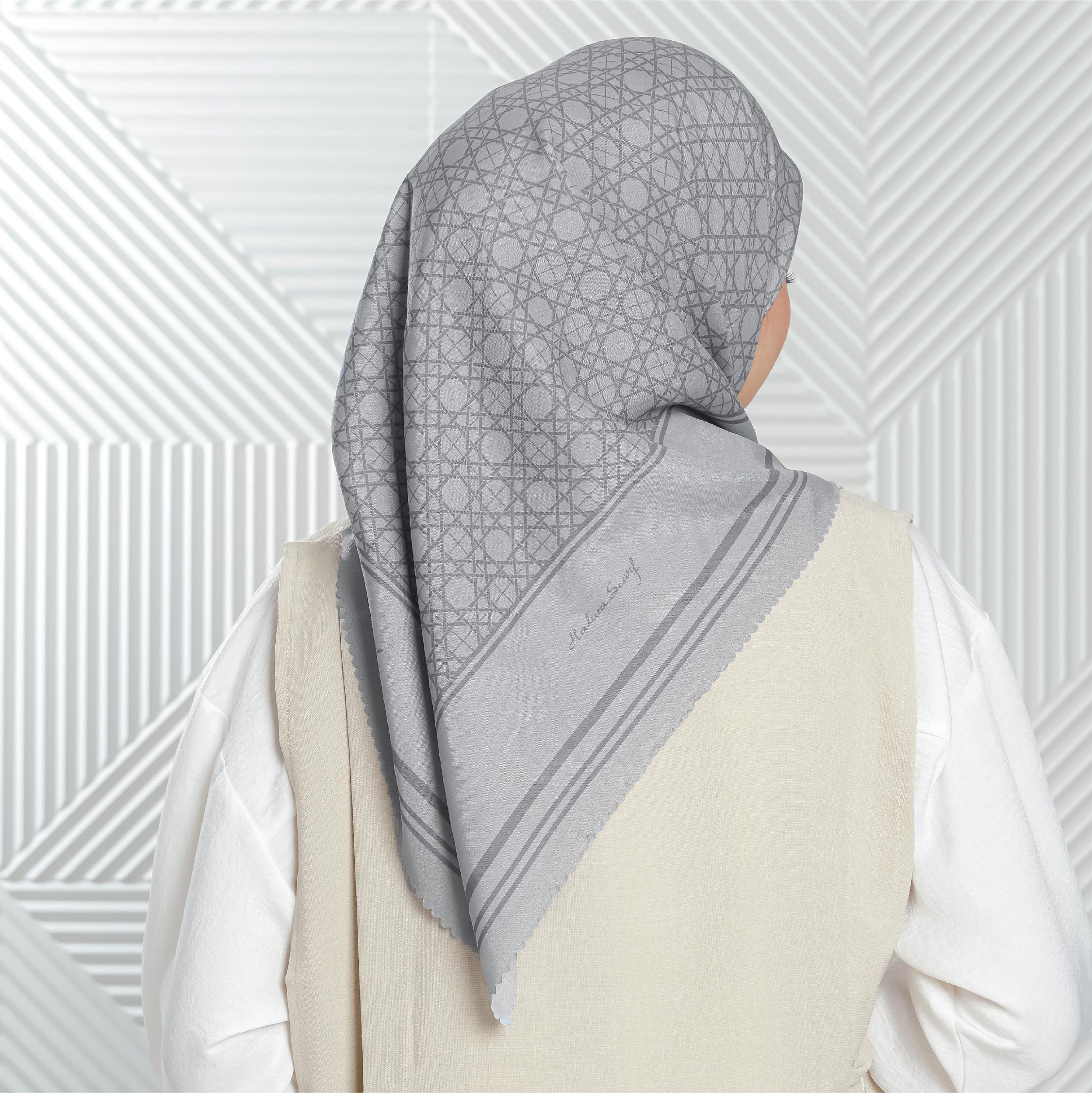 Halwa Scarf Anyaman Light Grey